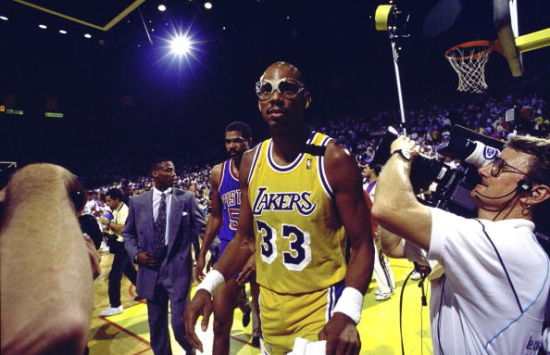 记者：于帕在穆西亚拉等3人续约后改变了自己的续约诉求