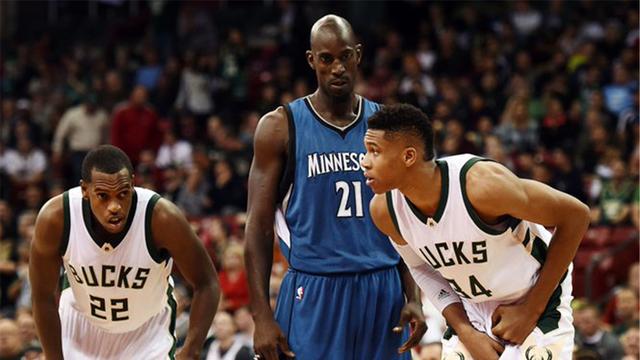 LPL季后赛再次延期：原定于4月8日恢复的季后赛将延期至4月12日起继续在线上进行